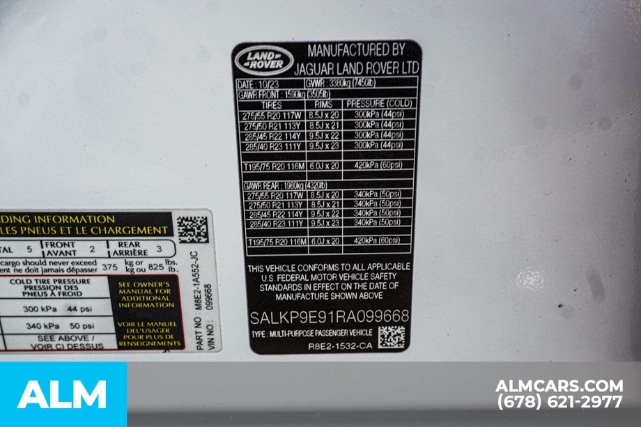 Used 2024 White Land Rover SE image 57