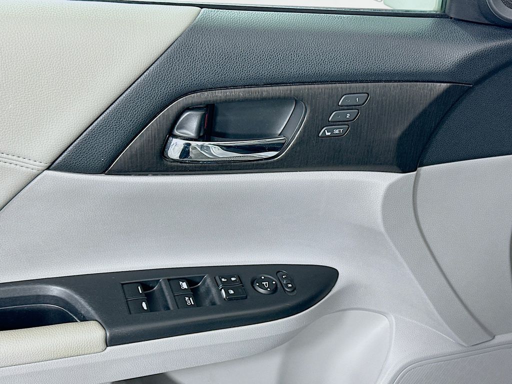 Thumbnail: 2013 Honda Accord - 17