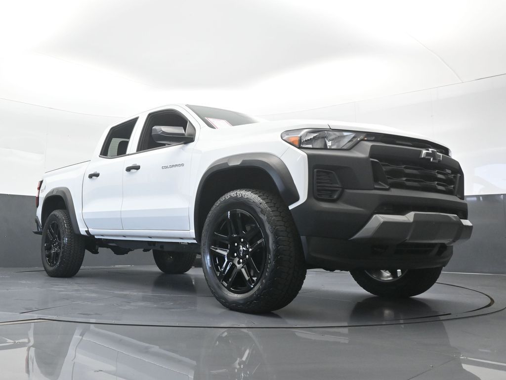Used 2025 Summit White Chevrolet Trail Boss image 56
