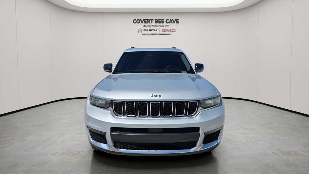 Used 2023 Silver Jeep Limited image 2