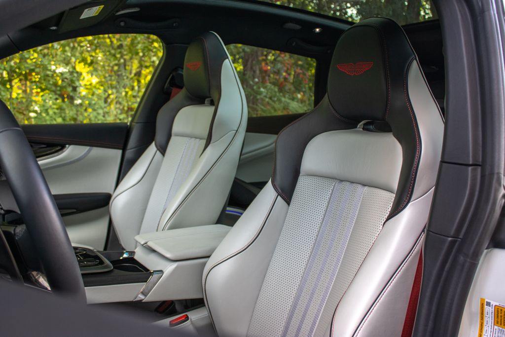 2025 Aston Martin DBX 707 - Photo 10