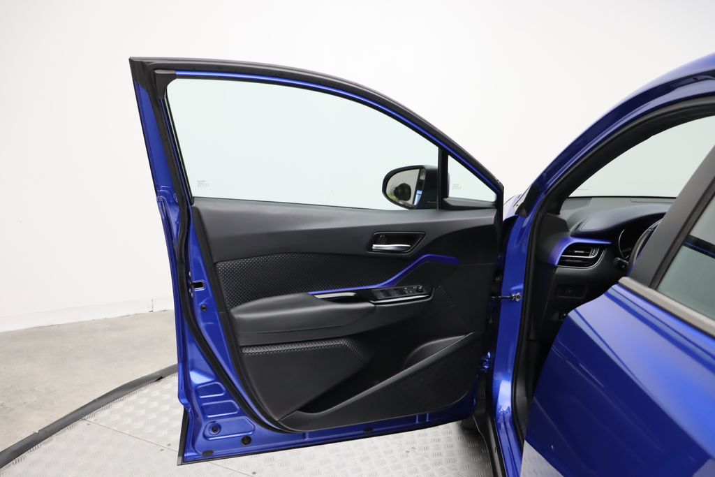 2021 Toyota C-HR LE 16