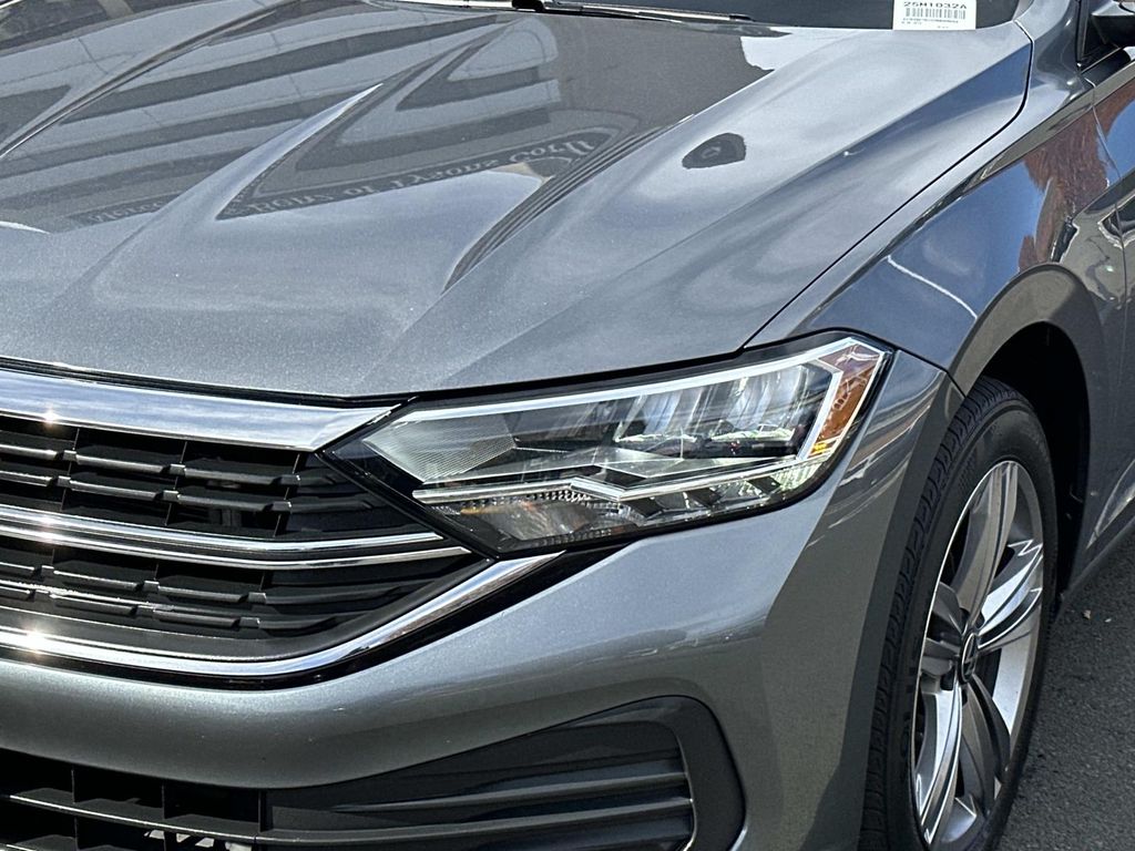 Thumbnail: 2022 Volkswagen Jetta - 2