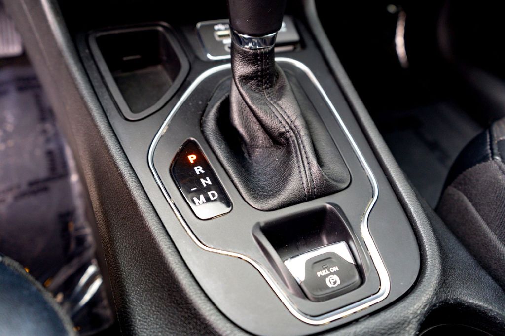 Used Car 2022 Jeep Cherokee  Latitude Lux For Sale Under $25,000 In Taylor, Texas