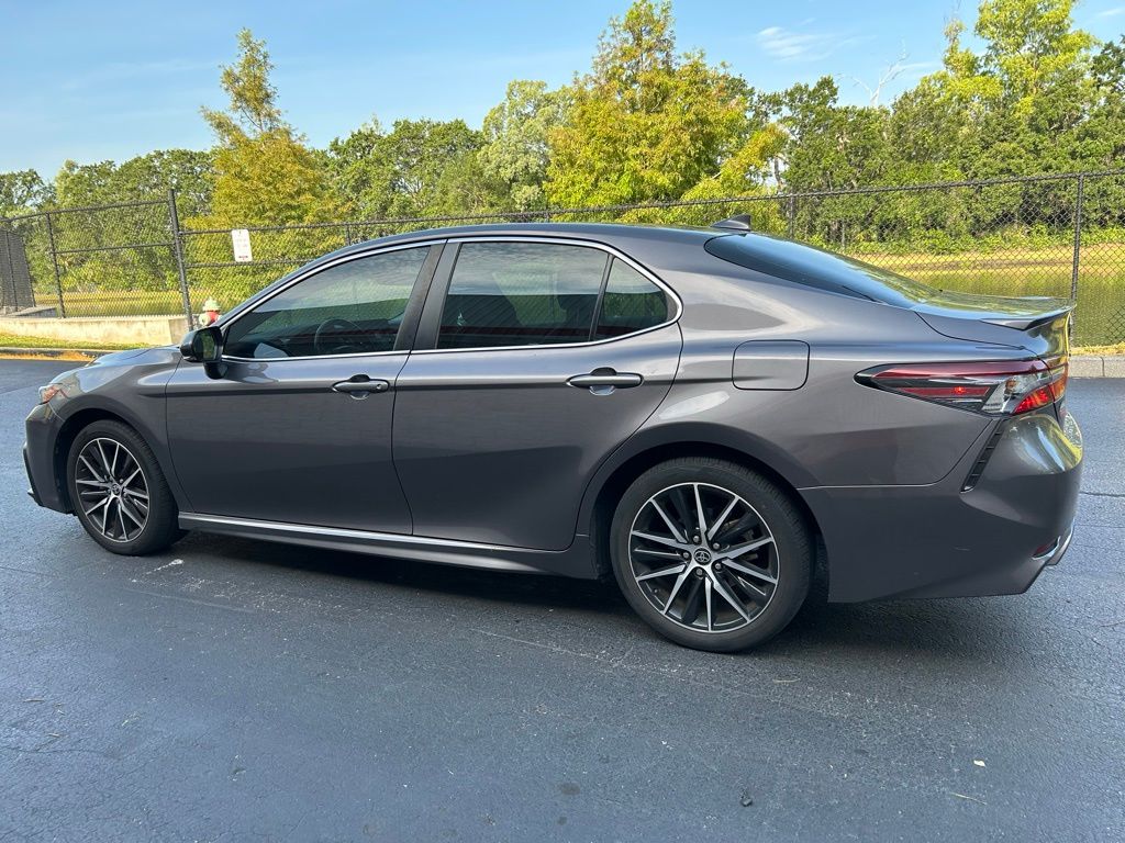 2022 Toyota Camry SE 3