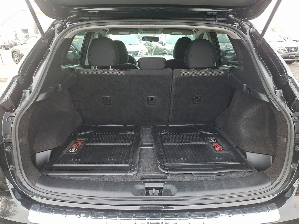 Thumbnail: 2018 Nissan Rogue Sport - 28