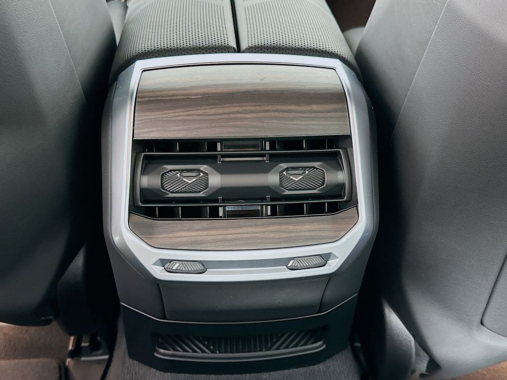 2024 BMW i7 xDrive60 18