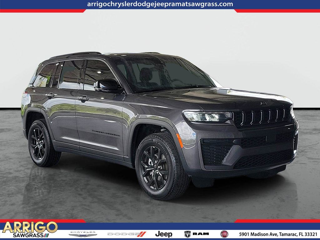 2026 Jeep Grand Cherokee Laredo Altitude