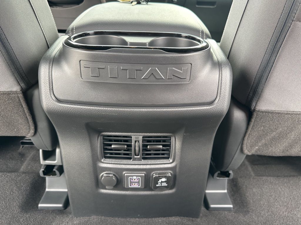 2024 Nissan Titan SV 28