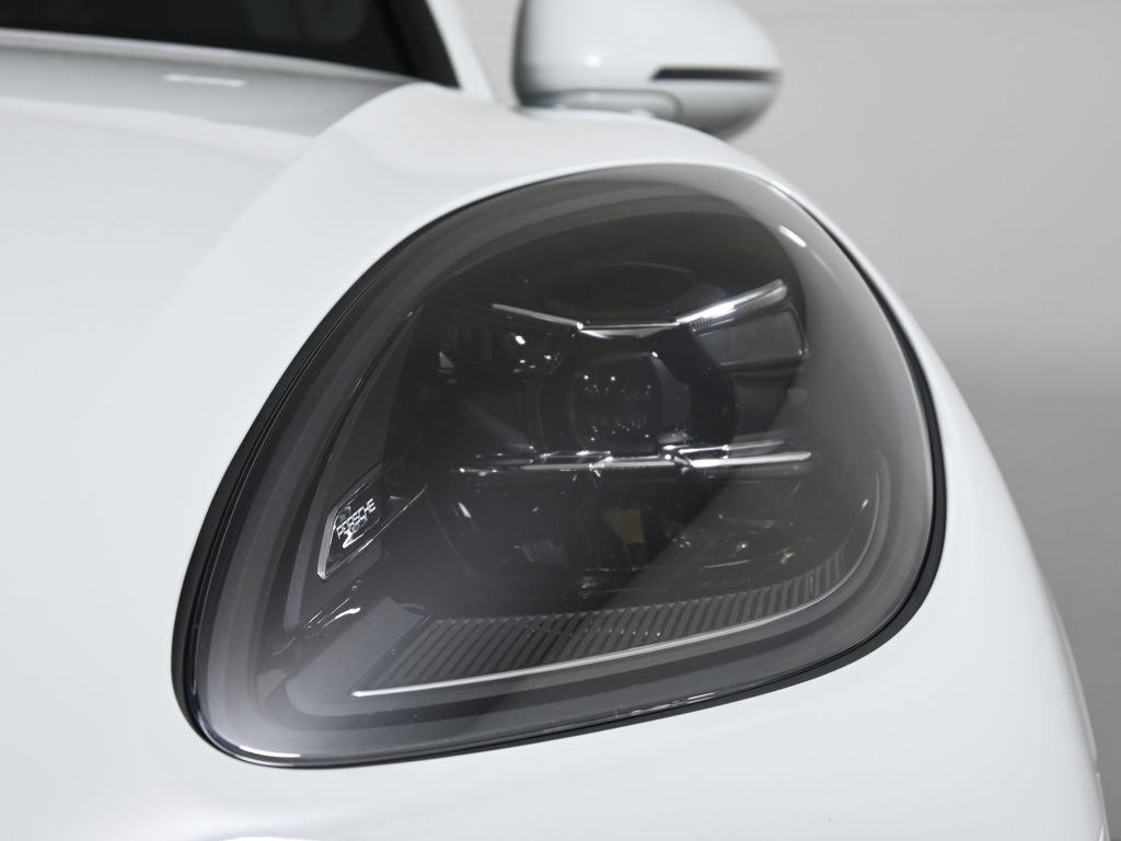 Thumbnail: 2026 Porsche Macan - 11