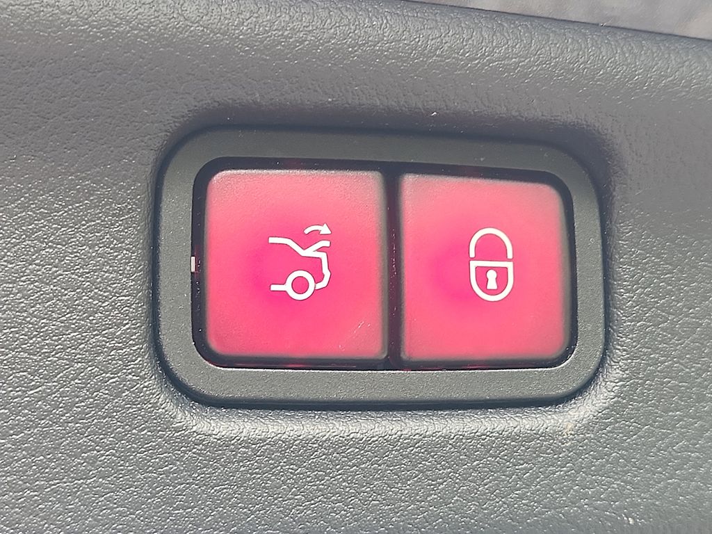 Thumbnail: 2023 Mercedes-Benz C-Class - 29