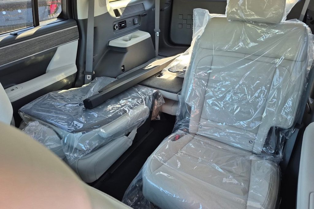 New 2027 Silver Hyundai Calligraphy image 16