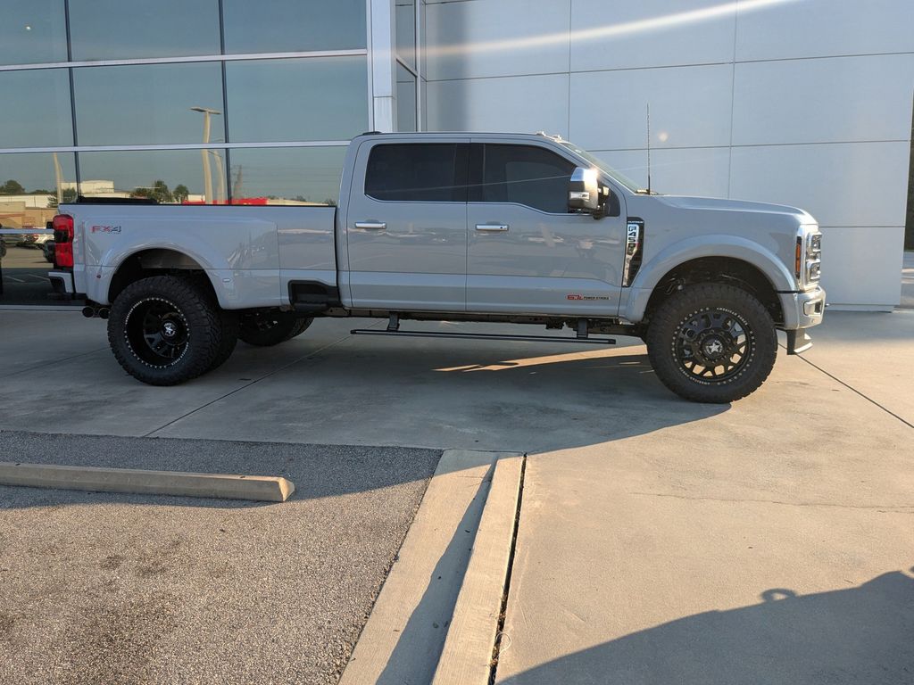 2025 Ford F-450 Super Duty Platinum