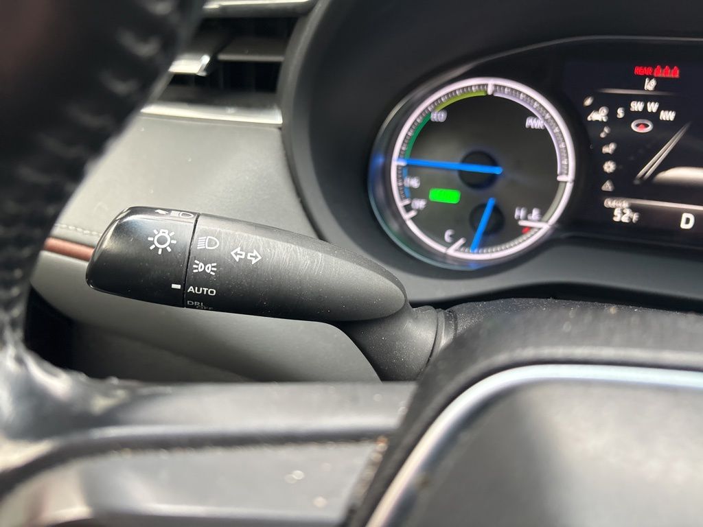 Used 2021 Silver Toyota XLE image 27