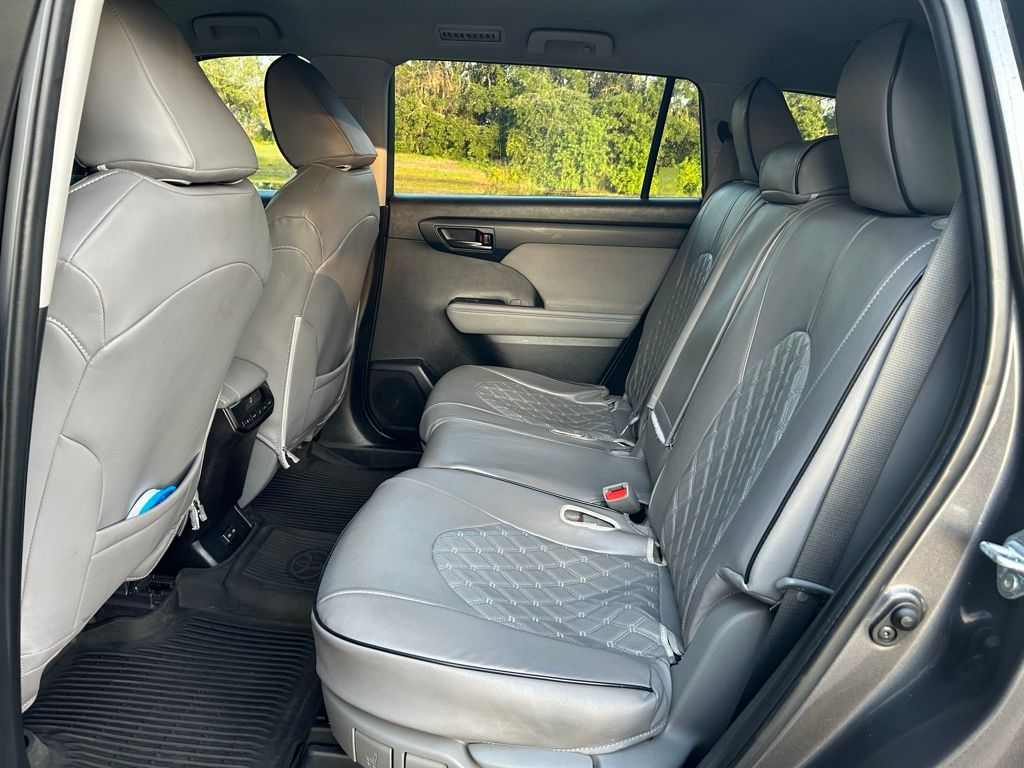 2024 Toyota Highlander LE 13