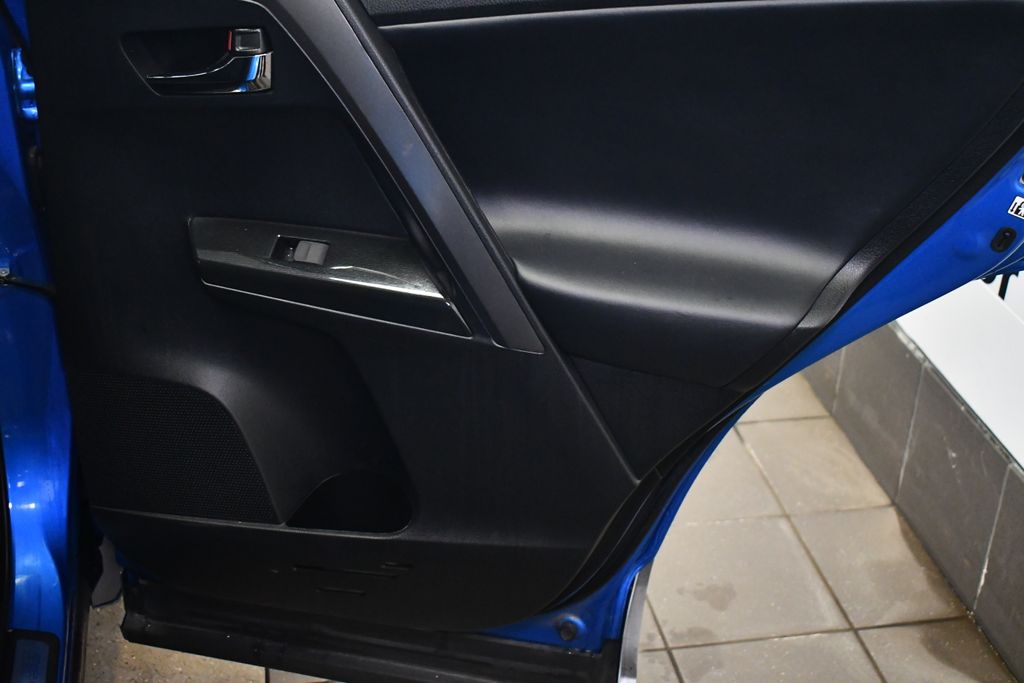 Thumbnail: 2018 Toyota RAV4 - 28