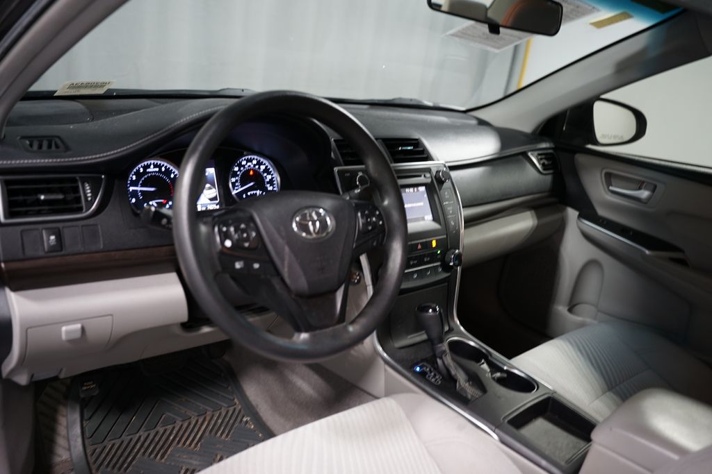 Thumbnail: 2017 Toyota Camry - 7