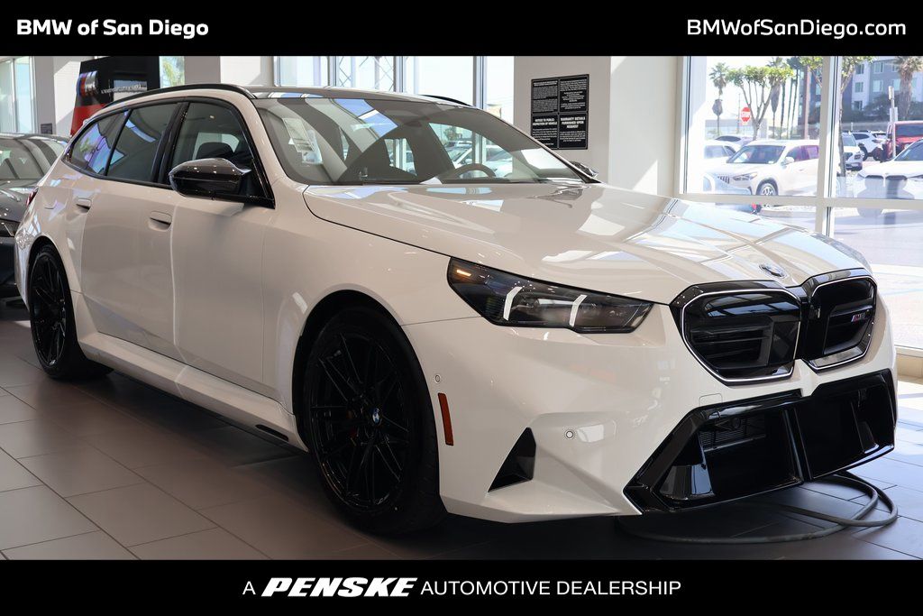 Thumbnail: 2026 BMW M5 - 1