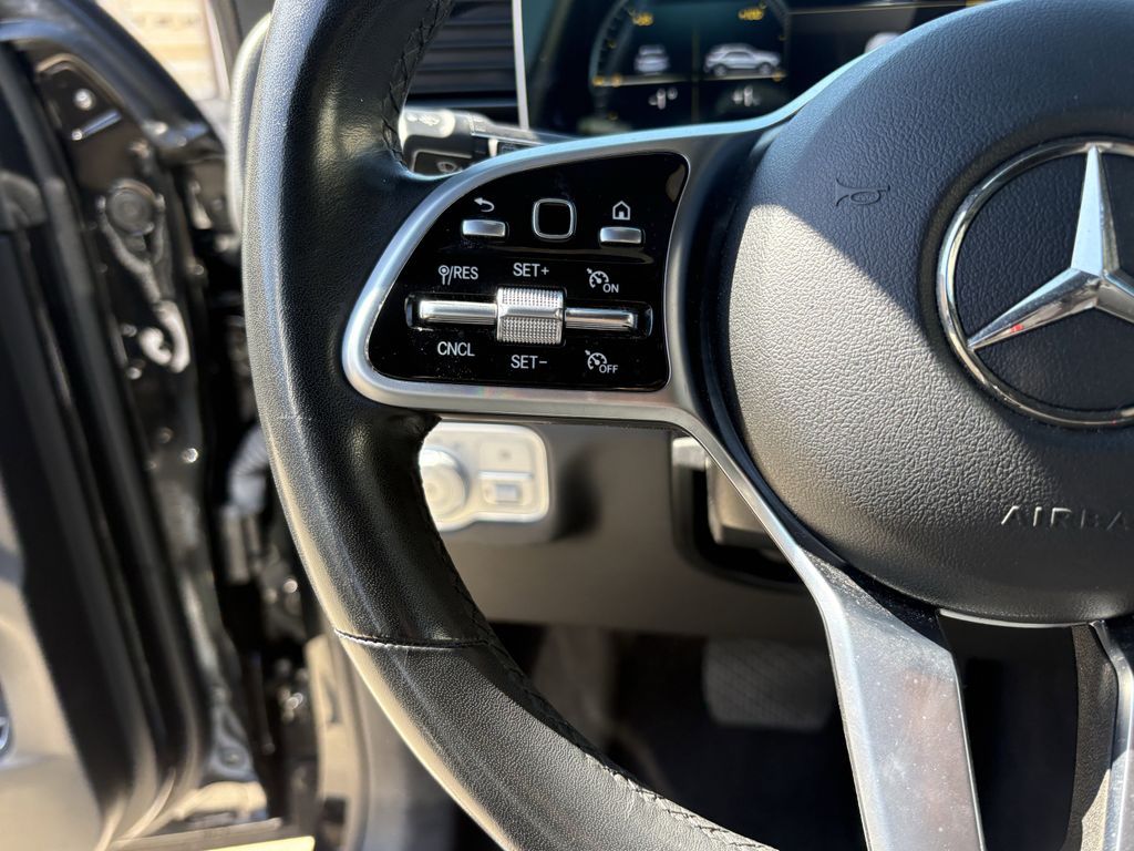 Used 2022 Obsidian Black Metallic Mercedes-Benz GLE 350 image 16