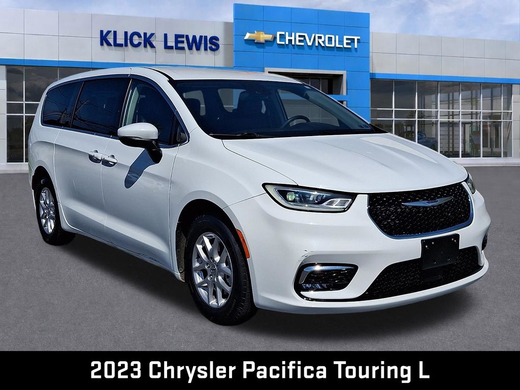 Bright White Clearcoat 2023 Chrysler Pacifica Minivan Front-Wheel Drive 9-Speed Automatic