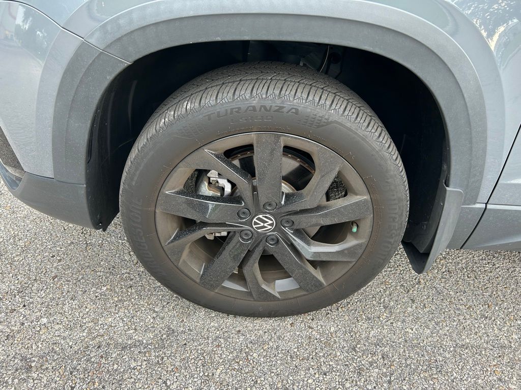 2022 Volkswagen Taos SE 9