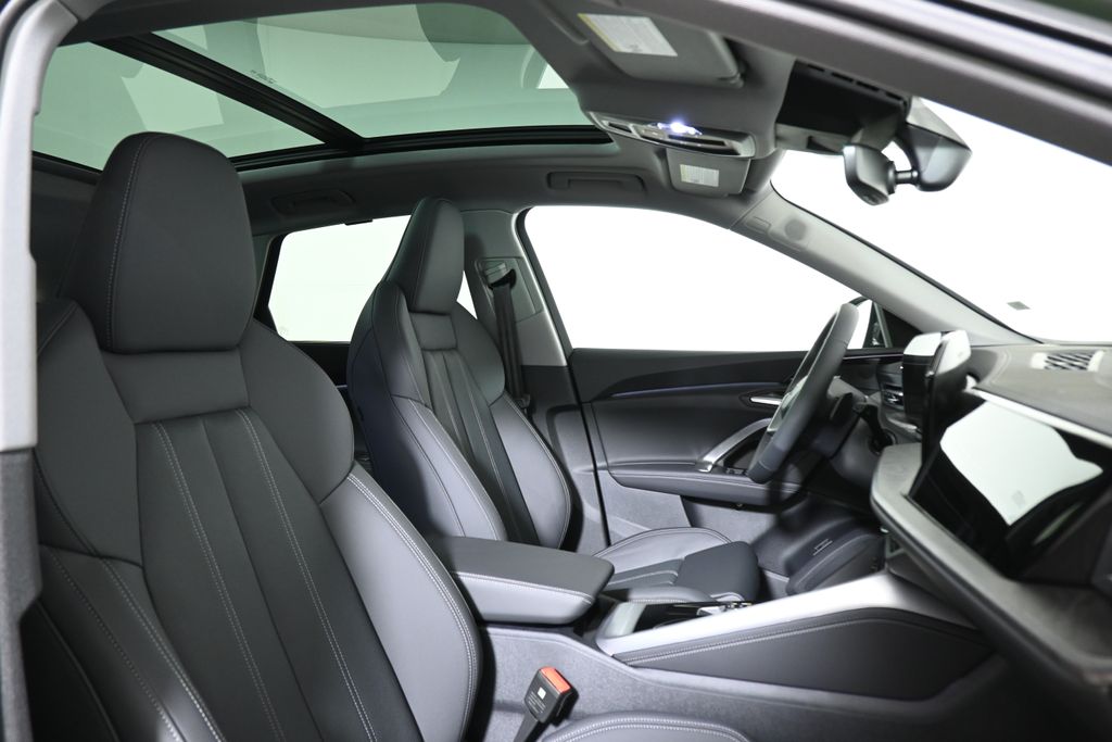 Thumbnail: 2025 Audi Q5 - 25