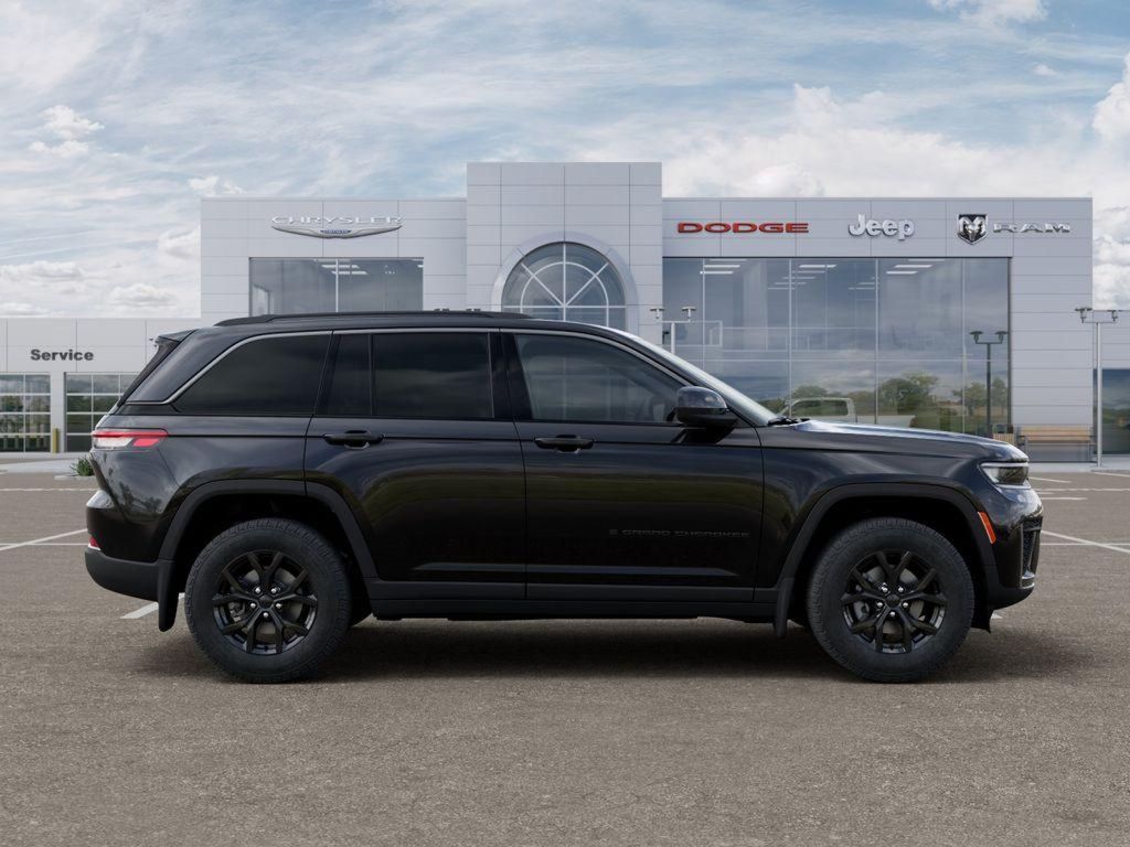 2026 Jeep Grand Cherokee Laredo Black at South Hills CDJR