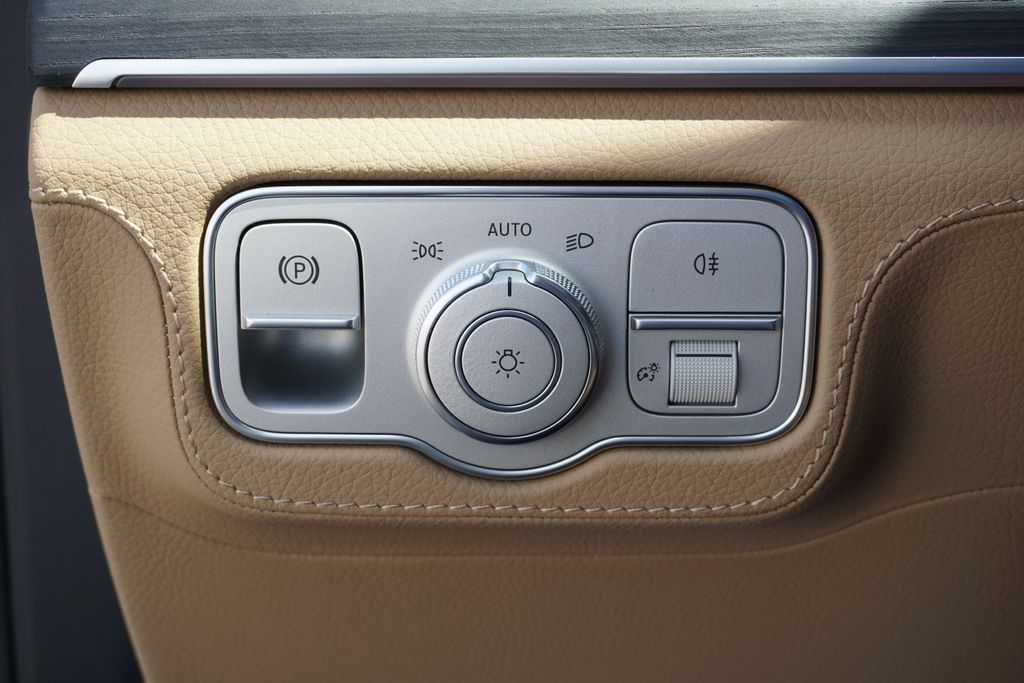 2025 Mercedes-Benz GLS 450 4MATIC 26