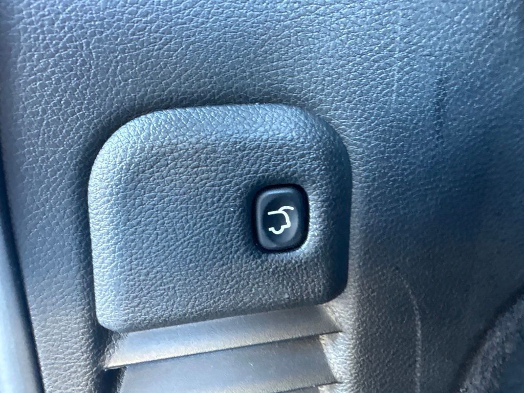 Used 2020 White Jeep Altitude image 25
