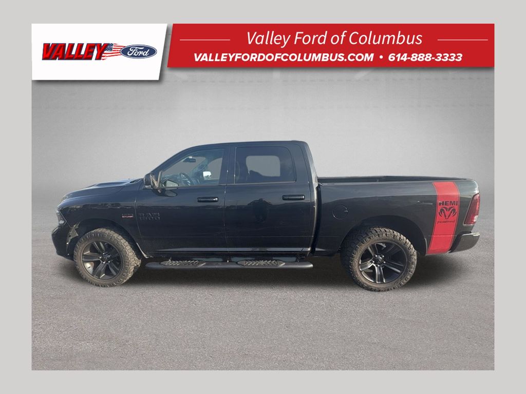 Brilliant Black Crystal Pearlcoat 2016 RAM 1500 Pickup Truck Four-Wheel Drive 8-Speed Automatic
