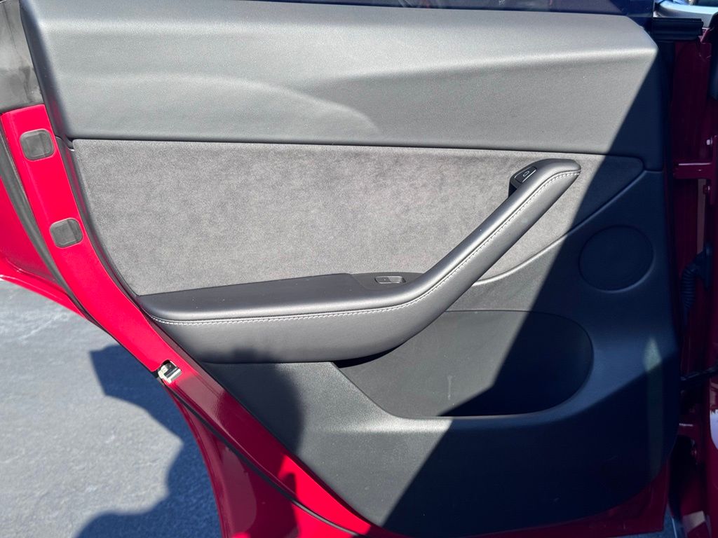 TeslaModel Y26