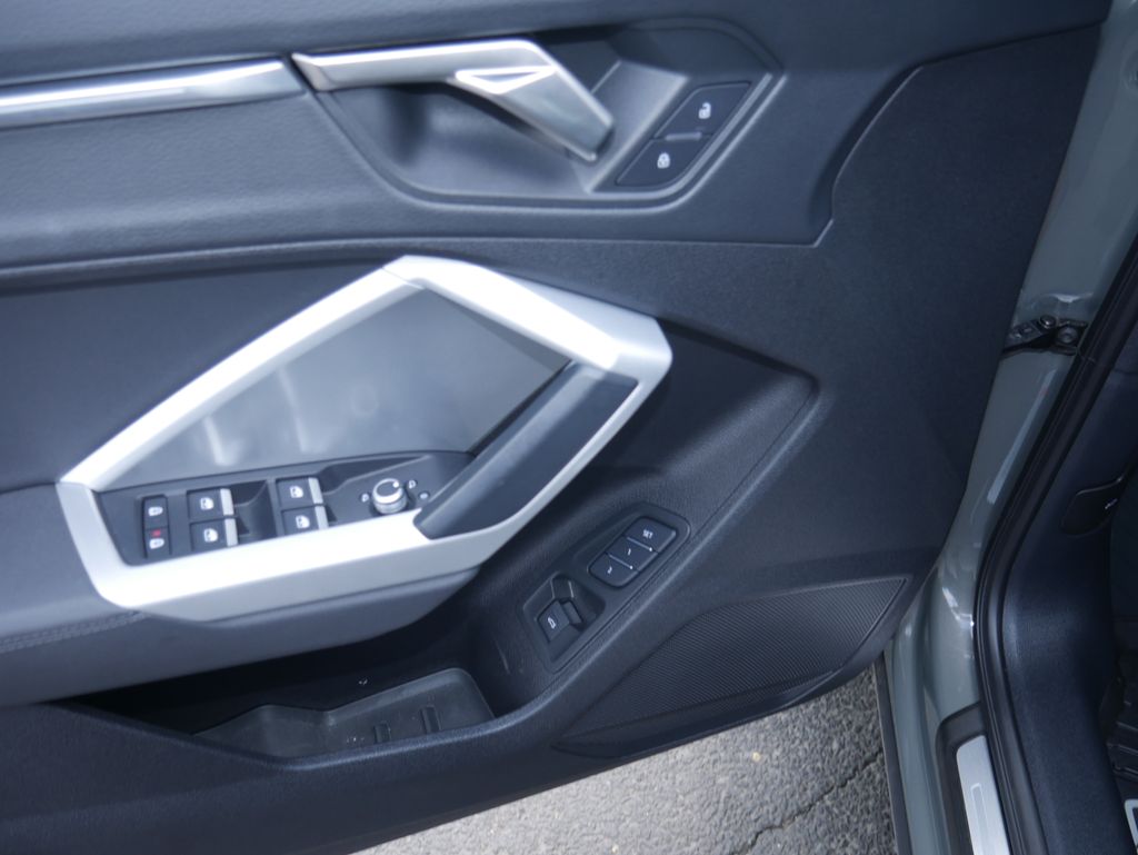 Thumbnail: 2023 Audi Q3 - 5