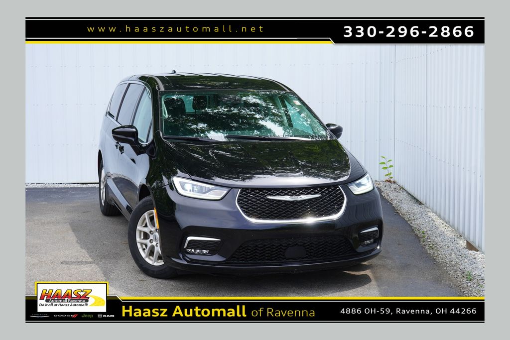 Diamond Black Crystal Pearlcoat 2024 Chrysler Pacifica Minivan Front-Wheel Drive 9-Speed Automatic