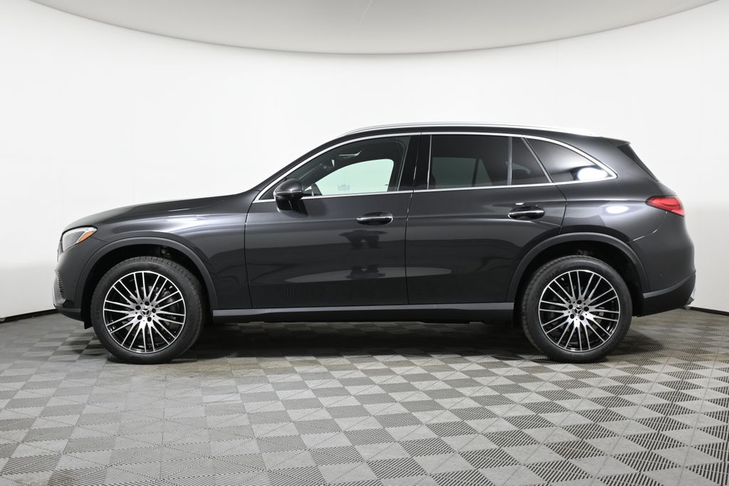 2025 Mercedes-Benz GLC 300 2