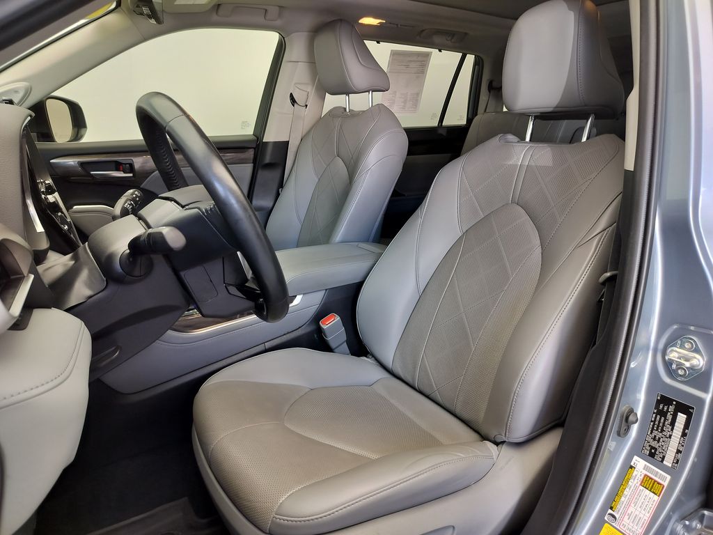 Thumbnail: 2021 Toyota Highlander - 9