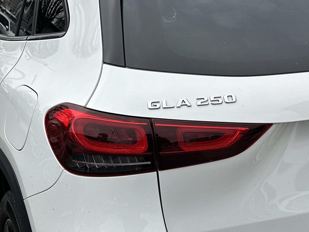 Thumbnail: 2022 Mercedes-Benz GLA - 10