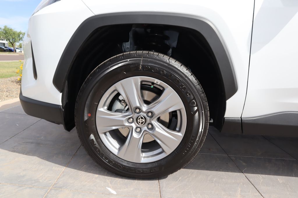 2025 Toyota RAV4 LE 29