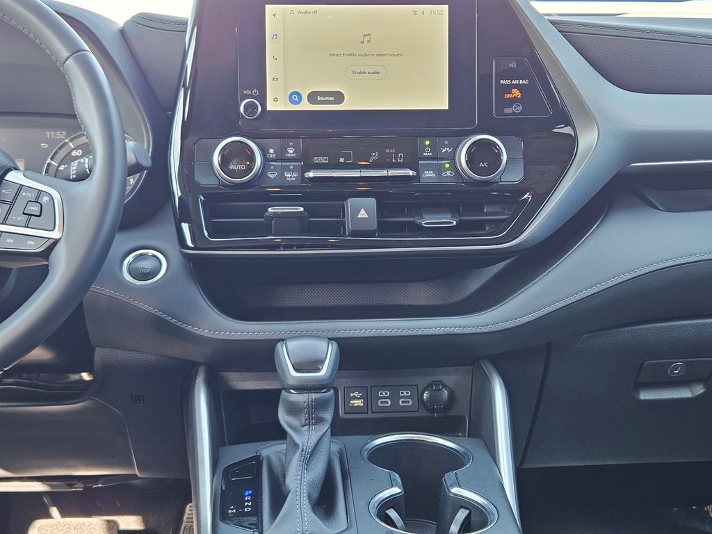 Used Car 2024 Toyota Highlander  Le For Sale Under $35,000 In San Marcos, Texas