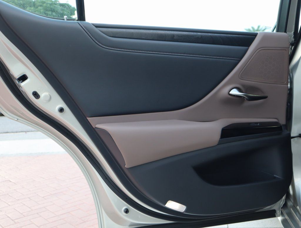 Thumbnail: 2025 Lexus ES - 26