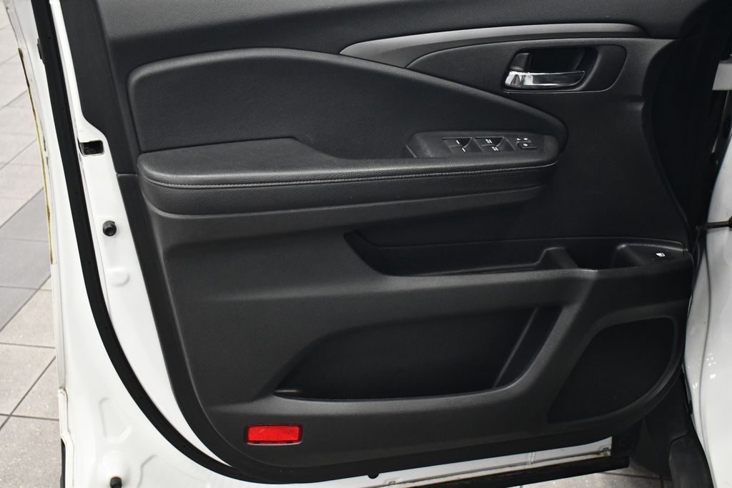 Thumbnail: 2019 Honda Ridgeline - 11