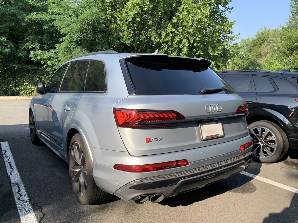 Thumbnail: 2023 Audi SQ7 - 12