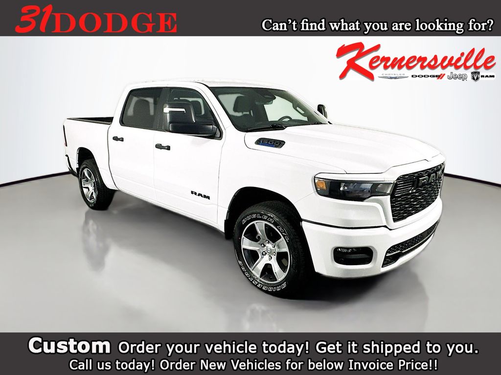 2025 RAM 1500 Express Crew Cab 4WD