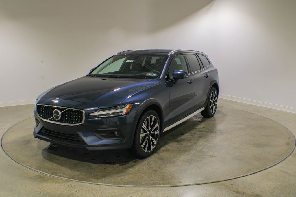 2026 Volvo V60 Cross Country B5 Ultra