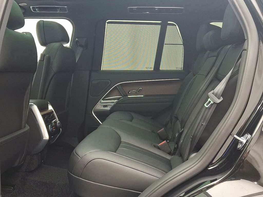Thumbnail: 2025 Land Rover Range Rover - 6