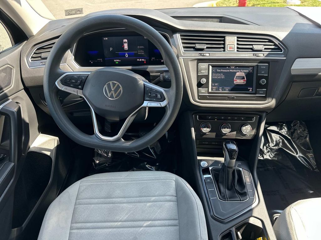 Thumbnail: 2022 Volkswagen Tiguan - 8