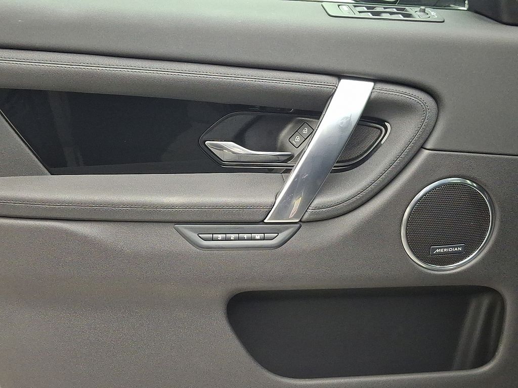 Thumbnail: 2025 Land Rover Discovery Sport - 13