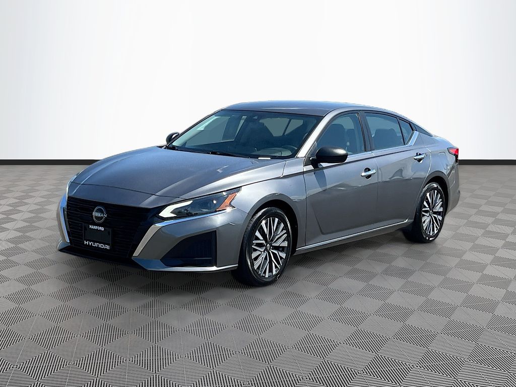 View vehicle photo 4