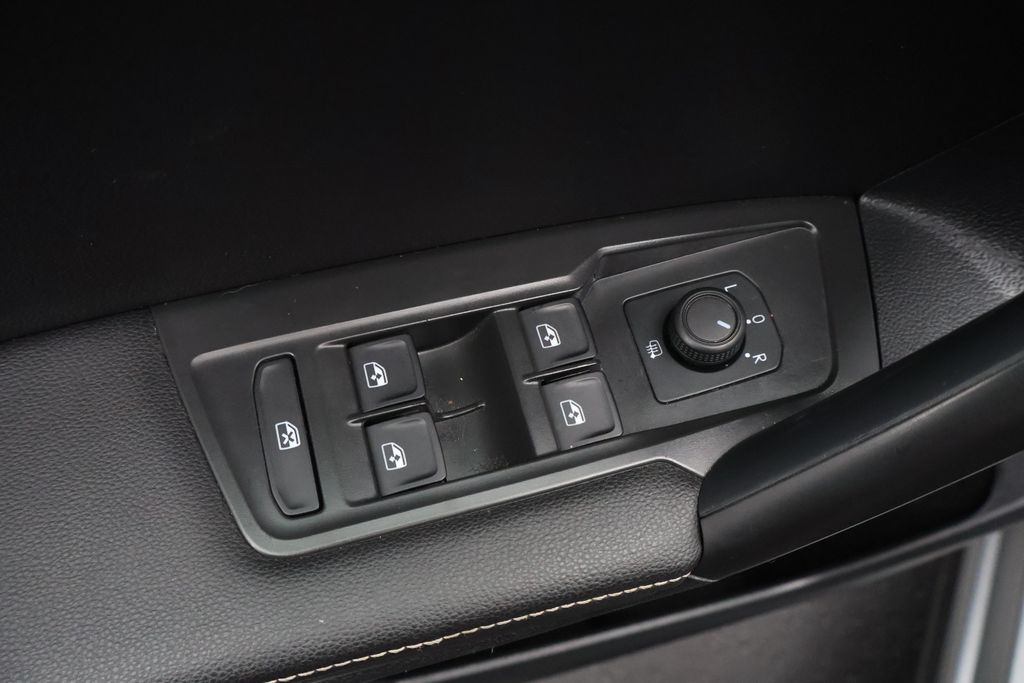 Thumbnail: 2022 Volkswagen Tiguan - 15