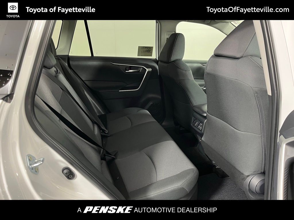 2025 Toyota RAV4 XLE 8