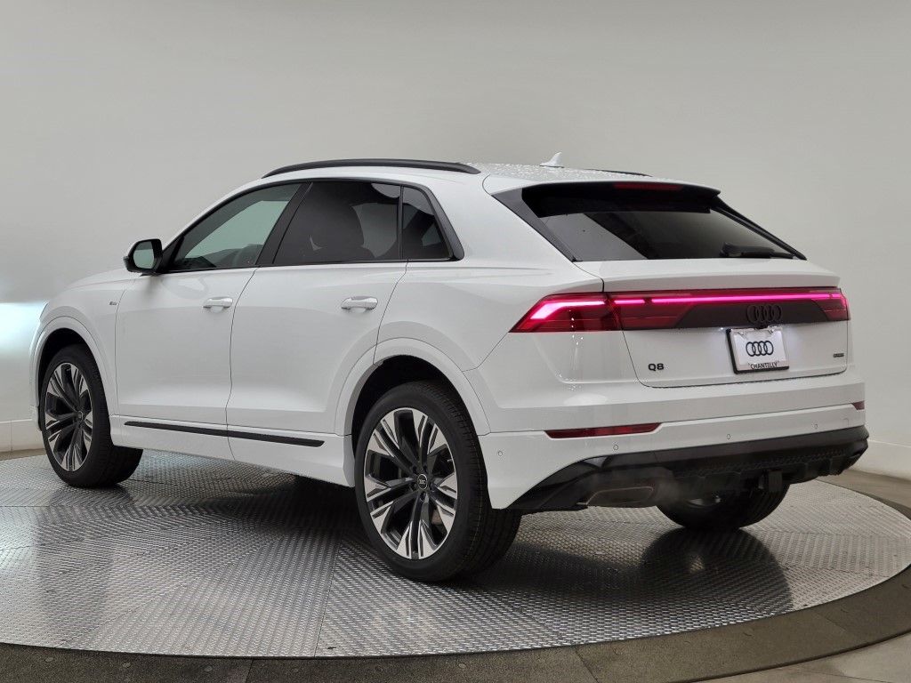 Thumbnail: 2026 Audi Q8 - 4